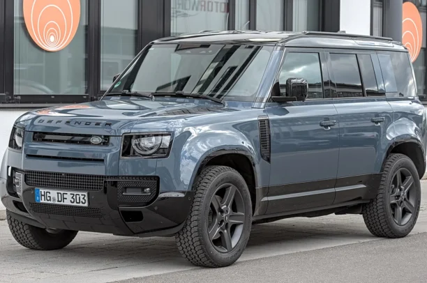 Land Rover Defender 110 — 1